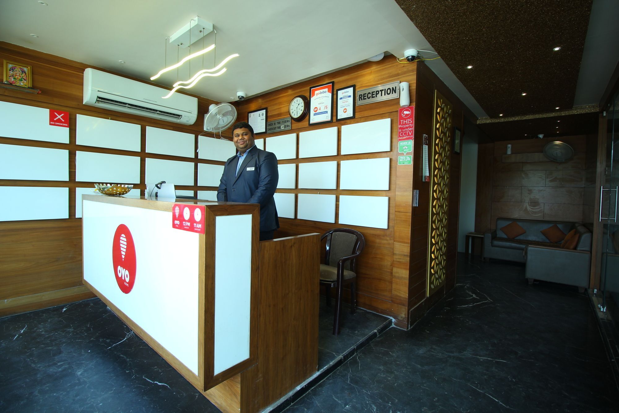 Oyo 8992 Hotel Kyra Ahmedabad Exterior foto