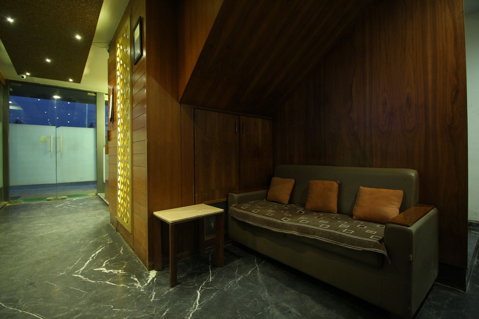 Oyo 8992 Hotel Kyra Ahmedabad Exterior foto